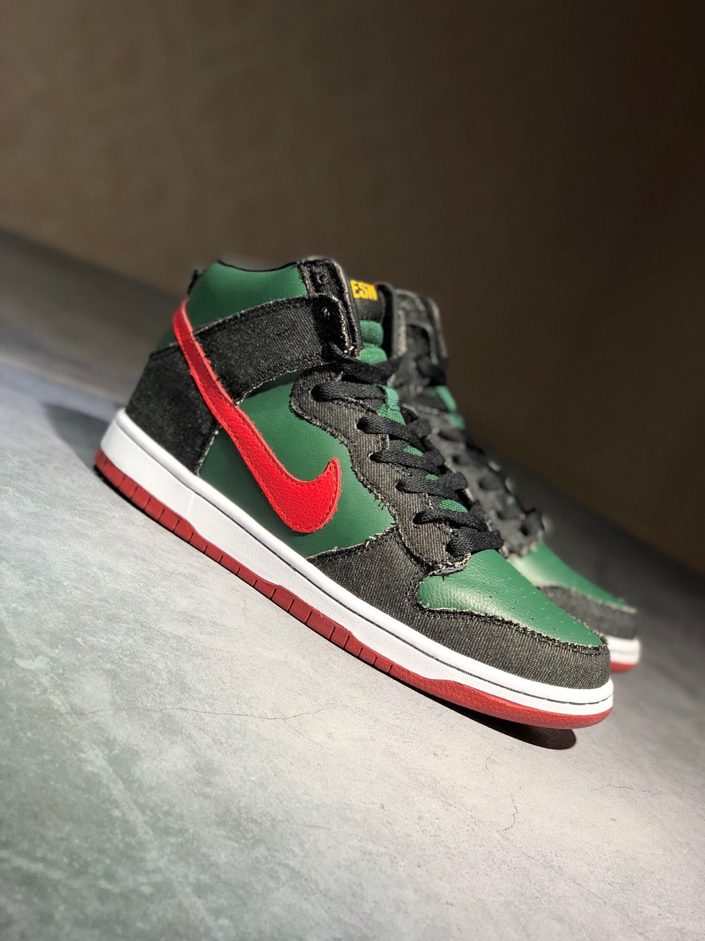 Authentic Nike Dunk SB High RESN Gucci